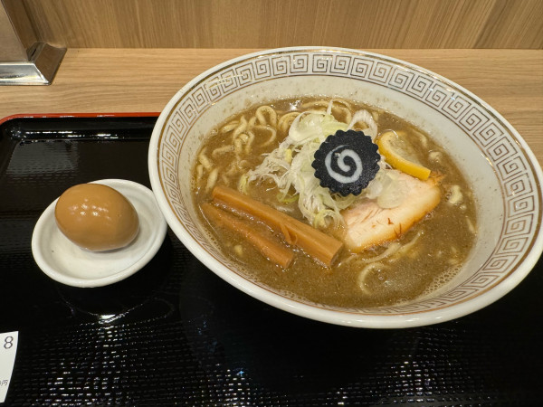 「青森弘前中華そば」@弘前煮干し中華そばスタンド ニボる?の写真