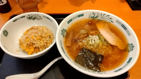 「中華そば＋半チャーハンセット_680円」@日高屋 赤坂一ツ木通店の写真