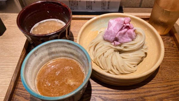 「つけ汁2種(にんにく醤油・海老)」@もちだやの写真