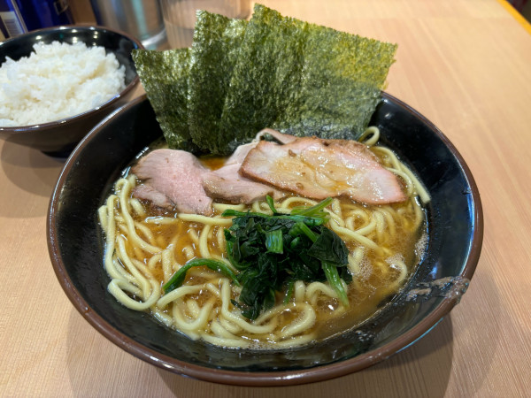 「ラーメン中1080円 ライス150円」@輝道家直系 皇綱家の写真