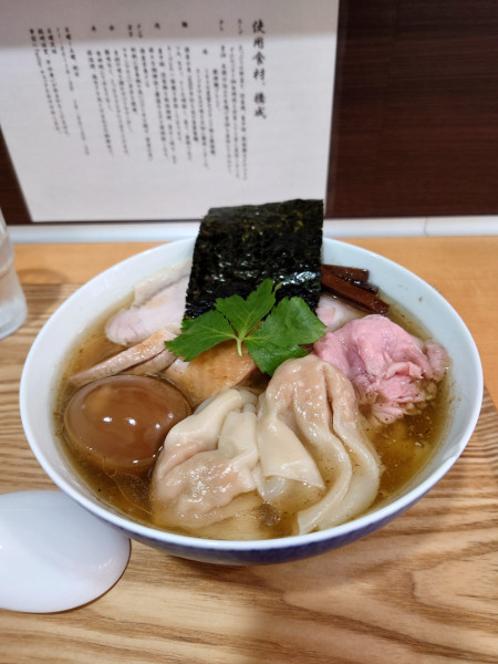 「三位一体（白醤油） 焼きあご×鶏×あさり  大盛り」@らーめん亭 ひなり竜王の写真