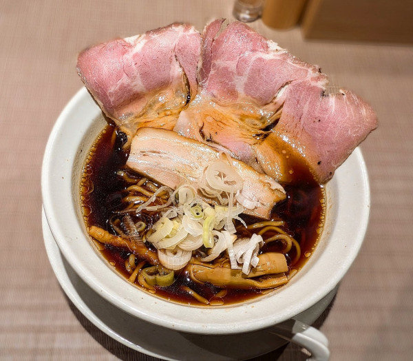 「2種チャーシューらーめん(京都BLACK)」@麺屋優光 名古屋店の写真