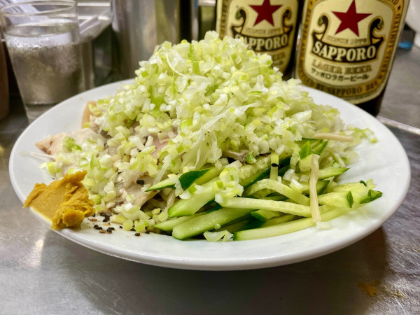 「サッポロ赤星２本＋竹の子ピーマン皿→ 冷し中華チャシュー細葱」@中華そば みたかの写真