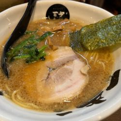 豚骨醤油ラーメン