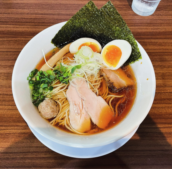 「鶏そば＋味玉」@自家製麺 くまがいの写真