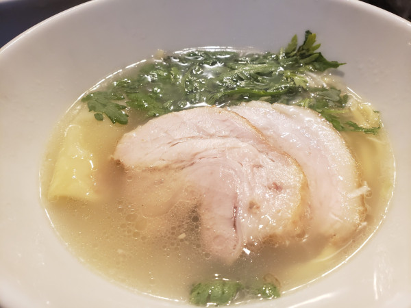 「塩ラーメン」@横濱元町 塩らー麺 本丸亭 元町店の写真