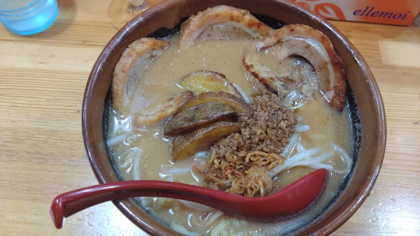 「北海道味噌炙りチャーシュー麺」@門左衛門 朝霞台店の写真