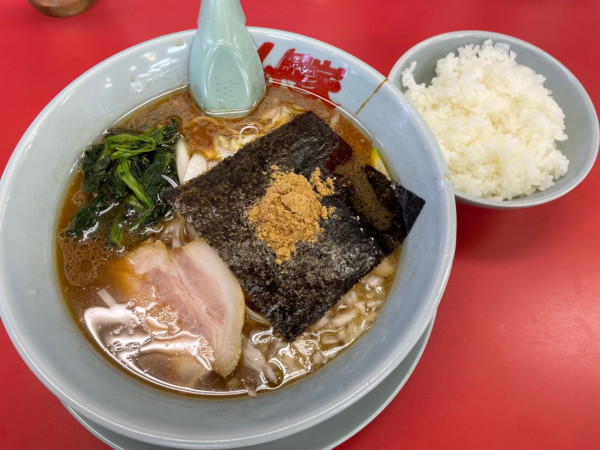 「和節醤油とんこつラーメン　￥９３０」@ラーメン山岡家 愛知刈谷店の写真