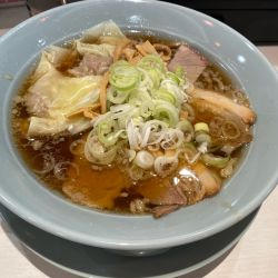 醤油らーめん880円+ワンタン（３個）180円