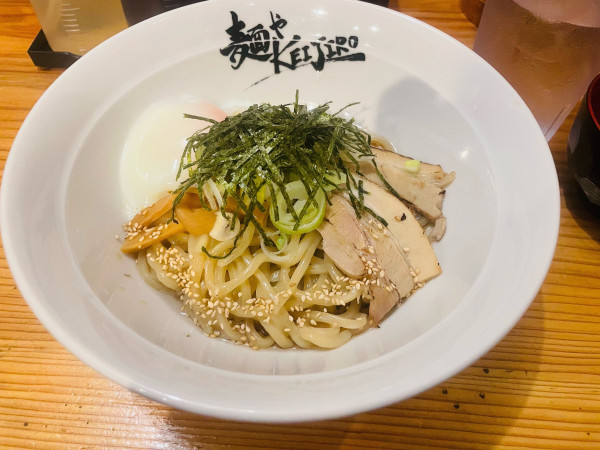 「温玉まぜそば@850」@麺やKEIJIRO 北谷店の写真