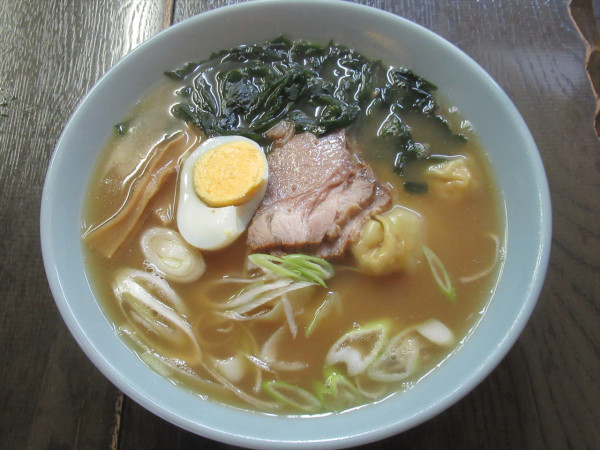 「ワンタンメン（700円）」@中華食堂 松葉の写真