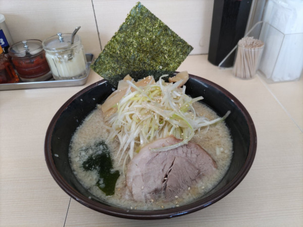 「ネギラーメン醤油・背脂多め」@ラーメン屋 セキグチの写真