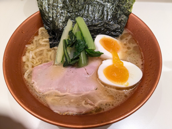 「のり玉ラーメン」@家系ラーメン 革新家 TOKYOの写真