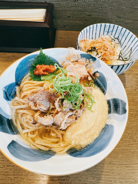 「ライ麦麺の冷やし黒毛和牛そば+茶漬けセット」@らーめん楓の写真