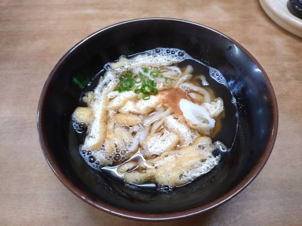 「手打ちうどん400円」@あそこ食堂の写真