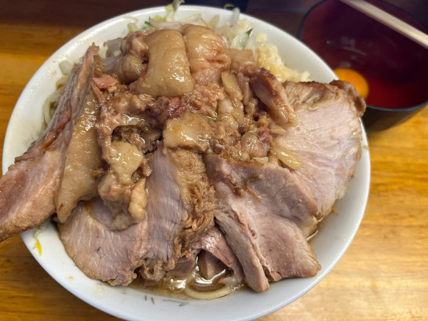 「ラーメン+ぶたダブル 生たまご ¥1,190」@ラーメン二郎 立川店の写真