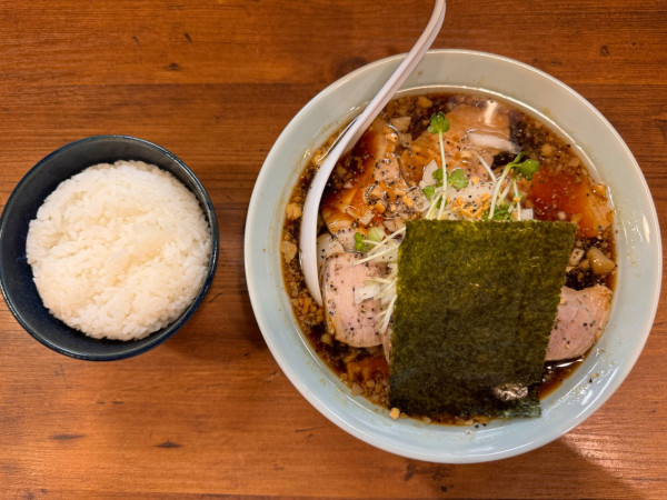 「【限定】背脂肉煮干し中華そば➕ライス」@Trigo(トリーゴ)の写真