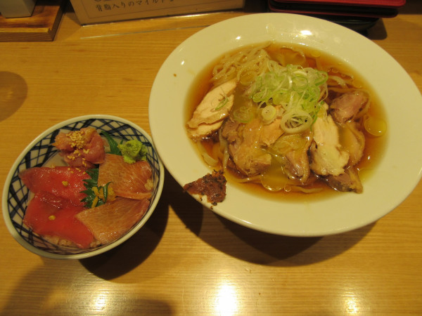 「平打ち冷やし肉そば＋天然大トロ漬け丼（１４２０円）」@きたかた食堂の写真