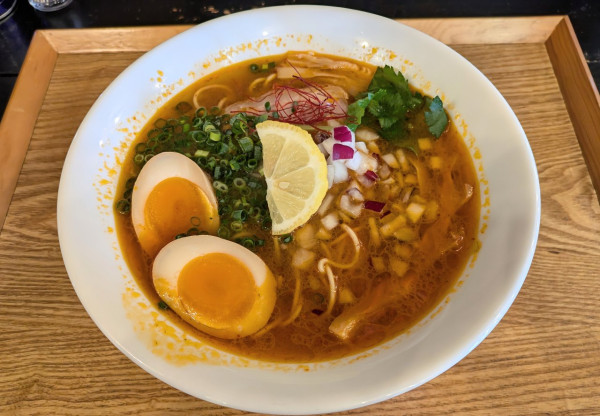 「【限定1】トムヤムヌードル 950円，味玉 100円」@麺's キッチン RIRIの写真