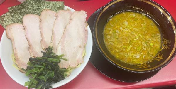 「つけチャーシューメン 大盛」@家系ラーメン王道家直伝 との丸家 松飛台店の写真