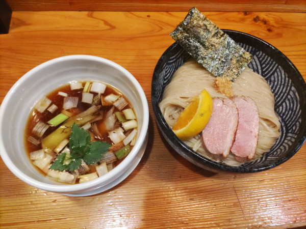 「鴨だし醤油つけ麺」@麺堂にしき 新宿歌舞伎町店の写真