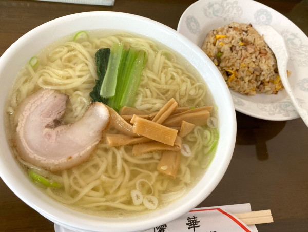 「塩らーめん 650円 ＋ 半ちゃーはん 350円」@優華の写真