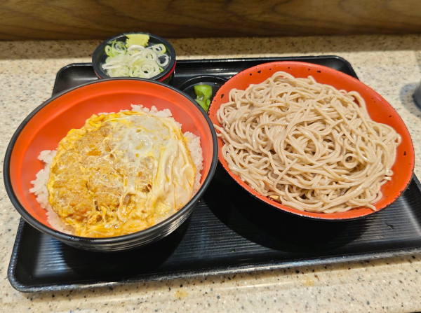 「もりそば（かつ丼セット）」@名代 富士そば 神楽坂店の写真