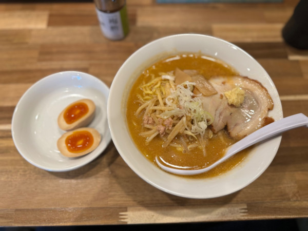 「味玉味噌らーめん 1030円」@らーめんの館 輝の写真