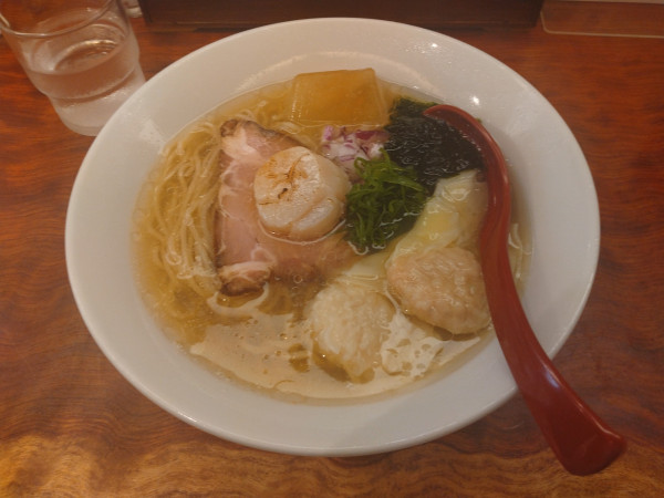 「【夏季限定】魚介出汁の冷やし塩そば¥1500-」@三馬路 東京店の写真