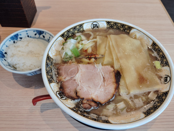 「すごい煮干しラーメン　　　870円」@どうけん 新百合ヶ丘マプレ店の写真
