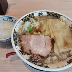 すごい煮干しラーメン　　　870円