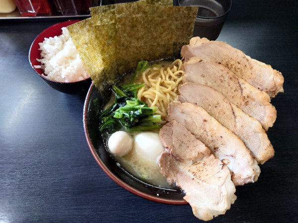 「チャーシューメン 小ライス」@横浜家系ラーメン すずき家の写真