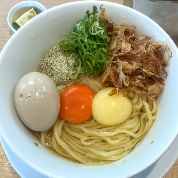 「紅白TKM900円【夏季限定】味玉CP」@らぁ麺はやし田 南船橋店の写真