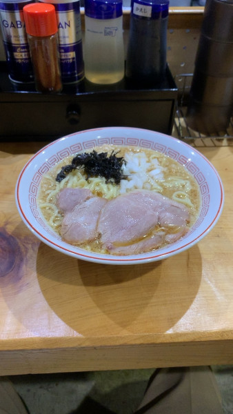 「醤油背脂煮干し中華そば900」@背脂煮干し中華そば 和市 新橋本店の写真