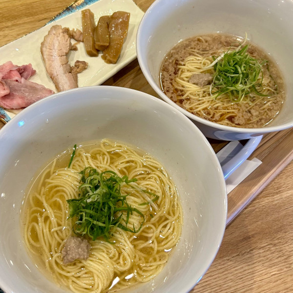 「二選『同時』（特選中華蕎麦塩＋背脂特選中華蕎麦）」@特選中華蕎麦 諭吉の写真