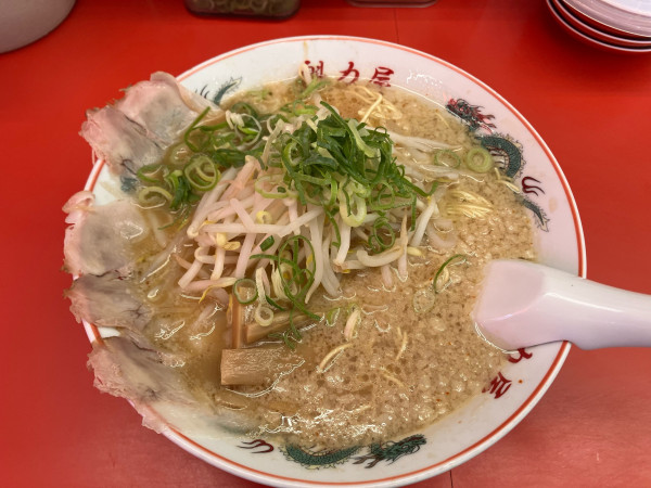 「コク旨ラーメン(麺大盛＋もやしトッピング) 1122円」@ラーメン魁力屋 鶴川店の写真