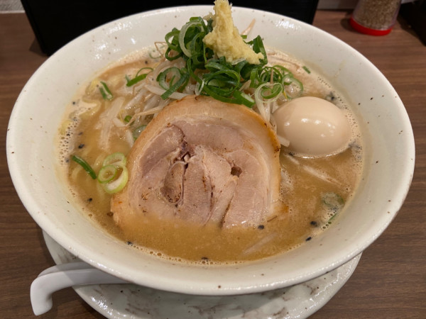 「北海道味噌らぁめん（大盛り もやし増し）＋味玉」@らぁめん 味鶏の写真
