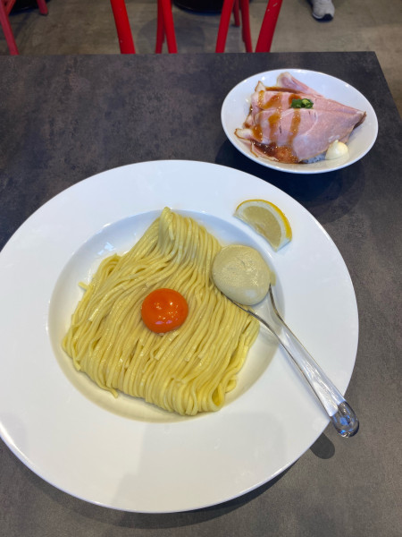 「牡蠣バターたまご麺･チャーシュー丼」@むかん横浜の写真