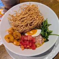 冷製カオソーイ～タイ風冷やし麺～1048円