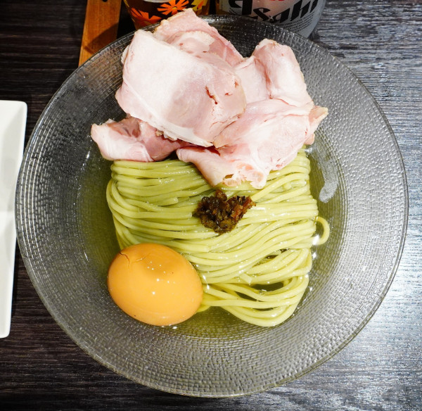 「昆布水冷かけ（並）＋低温チャー＋田中農場の味玉＋ビンビール」@中華そば 十目一八食堂の写真