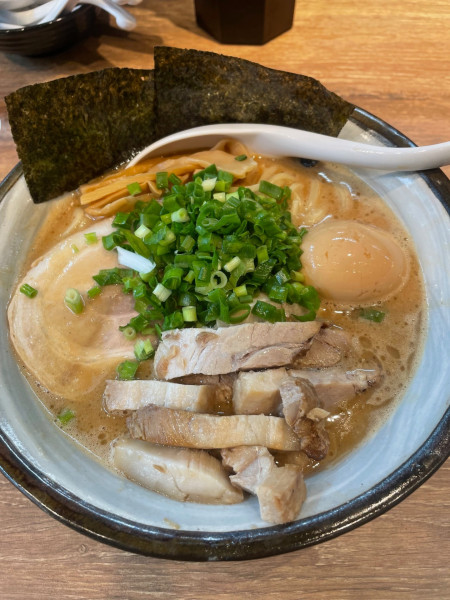 「得製ラーメン（大盛）」@風雲児 横浜店の写真