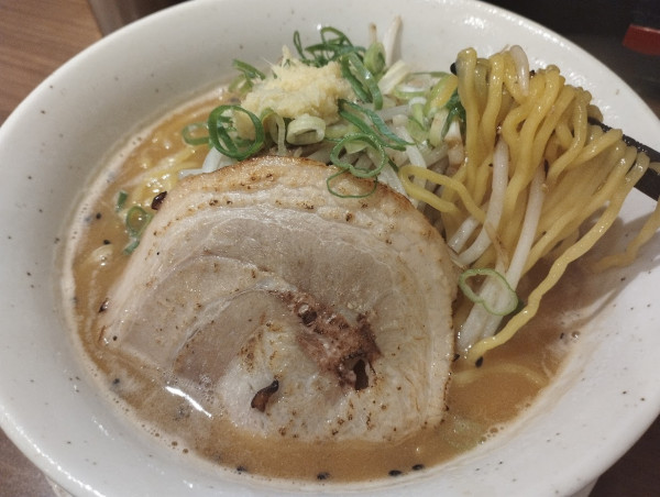 「北海道味噌らぁめん(無料麺もやし増量)(1,000)」@らぁめん 味鶏の写真