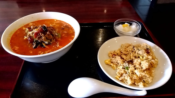 「半チャーハン」@餃子酒場の写真