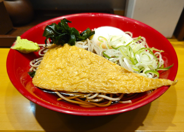 「朝そば（冷しきつね温玉付き）」@名代 富士そば 秋葉原店の写真