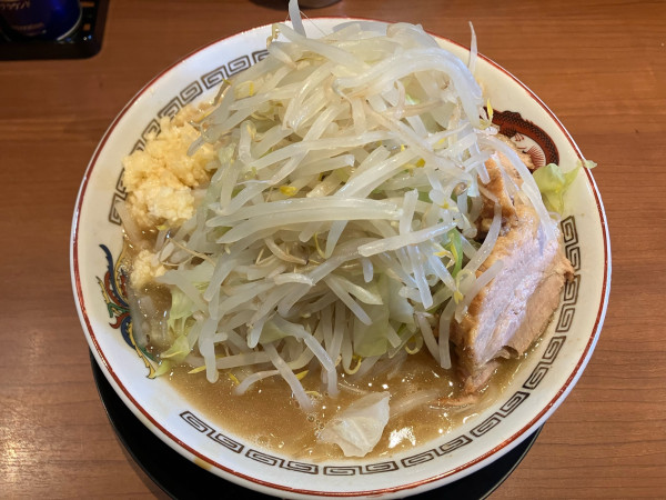 「小ラーメン　950円(野菜・ニンニクマシマシ)」@豚山 町田店の写真