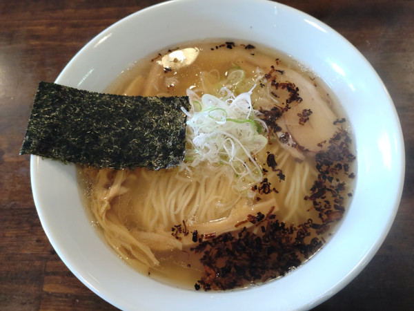 「塩焦がしねぎラーメン　９００円」@カミカゼの写真