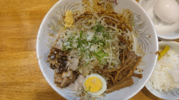 「油そば 中盛、生卵、小ライス」@ラーメン あらしんの写真