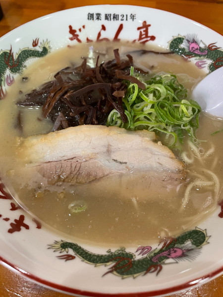 「豚骨十割 中太麺」@ぎょらん亭 本店の写真