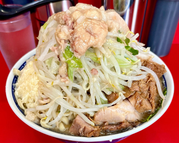 「大豚入り 豚4枚 ニンニク ヤサイ アブラ」@ラーメン二郎 生田駅前店の写真