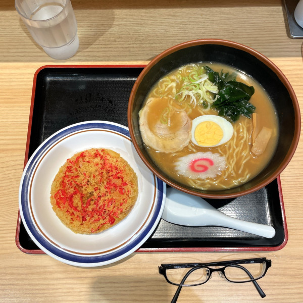「煮干しラーメン」@名代 富士そば 町田店の写真